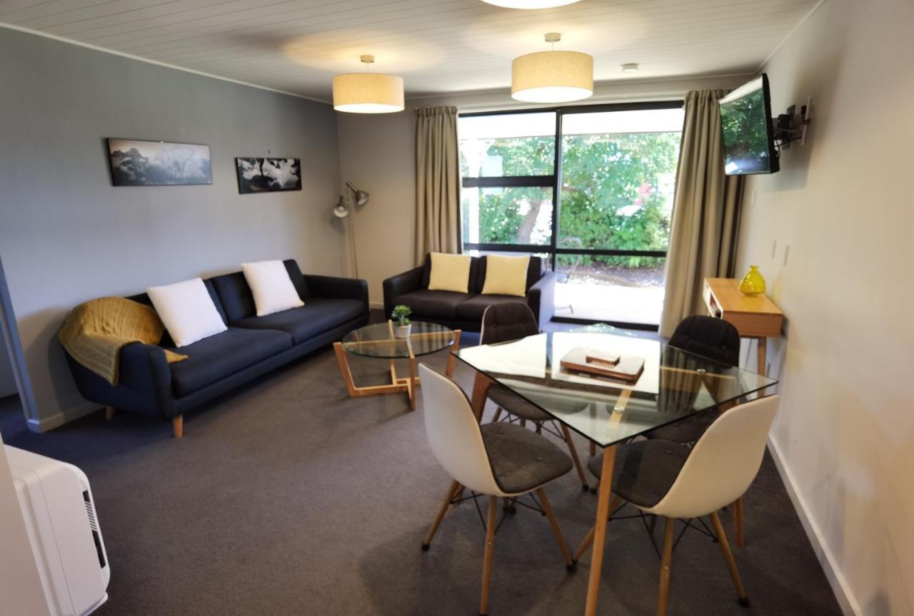 Milford Road Apartments テアナウ エクステリア 写真