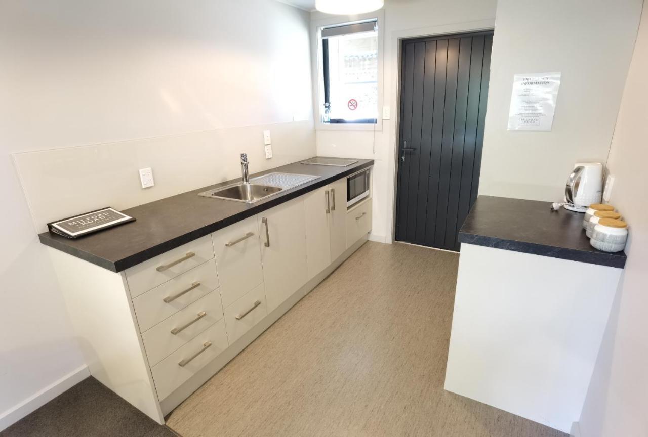 Milford Road Apartments テアナウ エクステリア 写真