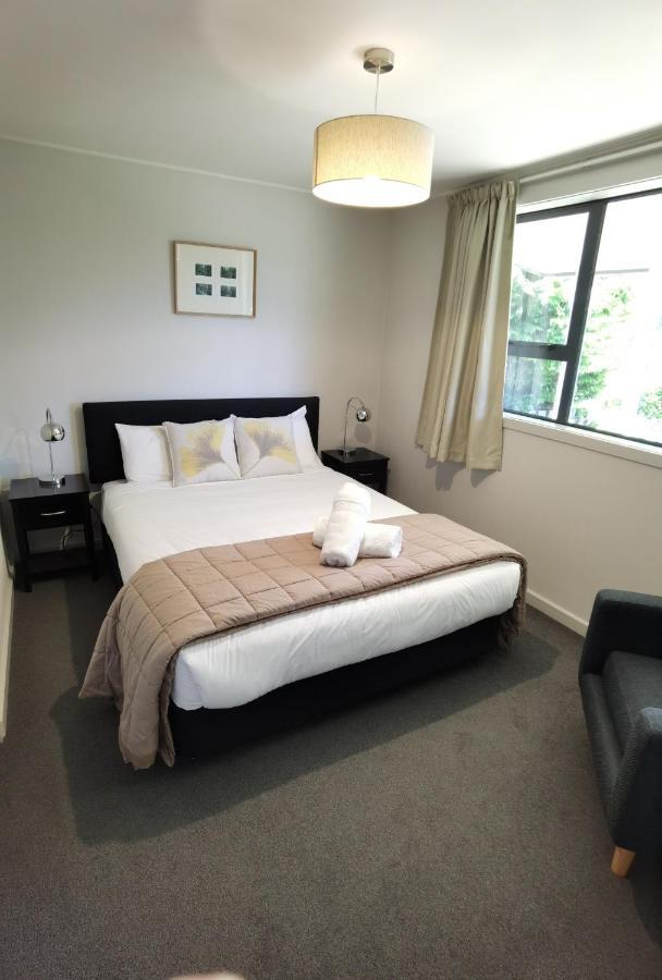 Milford Road Apartments テアナウ エクステリア 写真