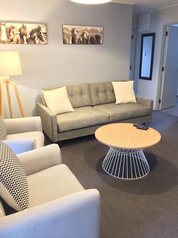 Milford Road Apartments テアナウ エクステリア 写真